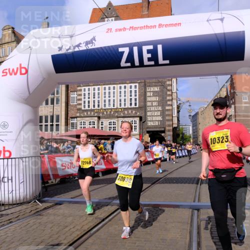 13.09.2026 - 21. swb-Marathon Bremen Tim E. http://msf.ph/oto/10335371 13.09.2026 11:06:59 Ziel 10323, 10654, 10795, 10849, 10989, 11021, 11066, 11240, 11370, 12124, 12146, 12219, 12249, 12485 meine-sportfotos.de