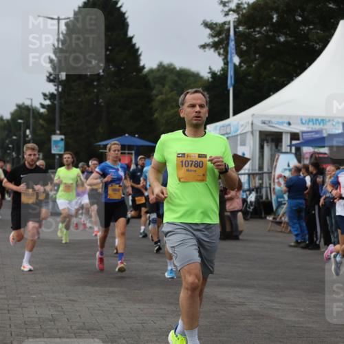 13.09.2026 - Kiel Lauf Andreas Tolksdorf http://msf.ph/oto/10335469 13.09.2026 09:53:09 Kiellinie 84, 10233, 9868, 38, 10780, 5213 meine-sportfotos.de