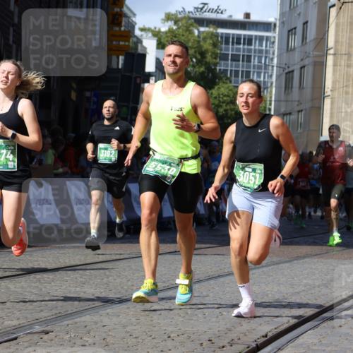 13.09.2026 - 21. swb-Marathon Bremen Strokosch-Dieckow http://msf.ph/oto/10335511 13.09.2026 13:17:47 Ziel 560, 842, 2008, 3148, 4171, 5041, 5550, 6095, 6734, 6803, 7901, 8100, 8250, 8253, 8446, 8532, 8714, 9075, 948, 1631, 1797, 2001, 2634, 3051, 3192, 4286, 4374, 5530, 5935, 5948, 6290, 6448, 8805, 8869, 9595, 9596, 9837, 13041 meine-sportfotos.de