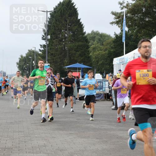 13.09.2026 - Kiel Lauf Andreas Tolksdorf http://msf.ph/oto/10335545 13.09.2026 09:53:12 Kiellinie 2072, 8837, 8761, 1300, 4744 meine-sportfotos.de
