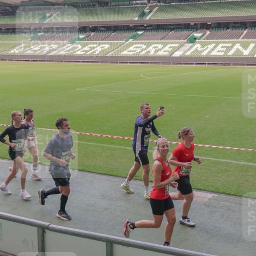 13.09.2026 - 21. swb-Marathon Bremen Michael Burmester http://msf.ph/oto/10335558 13.09.2026 13:10:26 Laufen im Stadion 164, 373, 383, 391, 448, 532, 549, 563, 581, 625, 813, 869, 898, 984, 1072, 1180, 1738, 1855, 1867, 1894, 1967, 2202, 2208, 2232, 2243, 2268, 2284, 2330, 2333, 2339, 2342, 2429, 2432, 2441, 2443, 2471, 2525, 2530, 2531, 2553, 2573, 2589, 2594, 2654, 2669, 2682, 2714, 2717, 2784, 2785, 2819, 2836, 2920, 2931, 2932, 2941, 3026, 3032, 3063, 3086, 3089, 3122, 3174, 3207, 3208, 3291, 3316, 3333, 3370, 3398, 3409, 3410, 3437, 3470, 3549, 3707, 3769, 3857, 109 meine-sportfotos.de