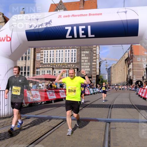13.09.2026 - 21. swb-Marathon Bremen Tim E. http://msf.ph/oto/10335576 13.09.2026 11:07:06 Ziel 10323, 10378, 10663, 10795, 10989, 11066, 11370, 12124, 12146, 12219, 12249 meine-sportfotos.de