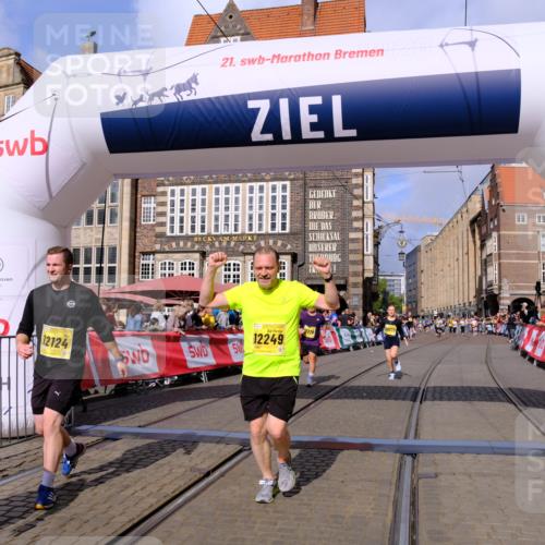 13.09.2026 - 21. swb-Marathon Bremen Tim E. http://msf.ph/oto/10335588 13.09.2026 11:07:06 Ziel 10323, 10378, 10663, 10795, 10989, 11066, 11370, 12124, 12146, 12219, 12249 meine-sportfotos.de