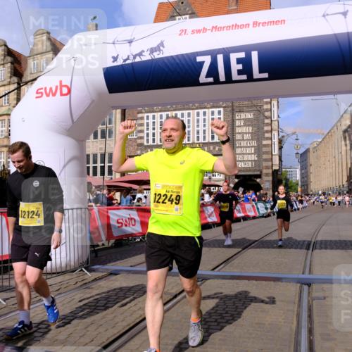 13.09.2026 - 21. swb-Marathon Bremen Tim E. http://msf.ph/oto/10335634 13.09.2026 11:07:06 Ziel 10323, 10378, 10663, 10795, 10989, 11066, 11370, 12124, 12146, 12219, 12249 meine-sportfotos.de