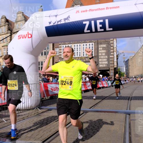 13.09.2026 - 21. swb-Marathon Bremen Tim E. http://msf.ph/oto/10335644 13.09.2026 11:07:06 Ziel 10323, 10378, 10663, 10795, 10989, 11066, 11370, 12124, 12146, 12219, 12249 meine-sportfotos.de