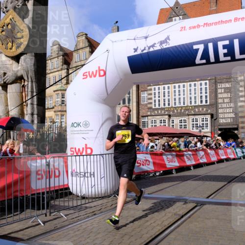13.09.2026 - 21. swb-Marathon Bremen Tim E. http://msf.ph/oto/10335727 13.09.2026 11:07:15 Ziel 10156, 10360, 10378, 10663, 11066, 11257, 11439, 11684, 12124, 12219, 12249 meine-sportfotos.de