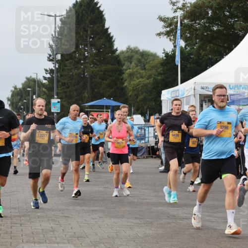 13.09.2026 - Kiel Lauf Andreas Tolksdorf http://msf.ph/oto/10335730 13.09.2026 09:53:20 Kiellinie 2, 4, 2673, 12277, 9438, 11299, 10539, 4679, 31, 3298, 32 meine-sportfotos.de