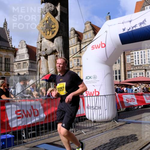 13.09.2026 - 21. swb-Marathon Bremen Tim E. http://msf.ph/oto/10335768 13.09.2026 11:07:16 Ziel 10156, 10360, 10378, 10663, 11066, 11257, 11439, 11684, 12124, 12249 meine-sportfotos.de
