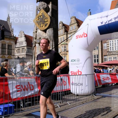 13.09.2026 - 21. swb-Marathon Bremen Tim E. http://msf.ph/oto/10335775 13.09.2026 11:07:16 Ziel 10156, 10360, 10378, 10663, 11066, 11257, 11439, 11684, 12124, 12249 meine-sportfotos.de