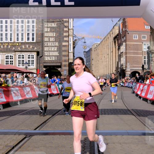 13.09.2026 - 21. swb-Marathon Bremen Tim E. http://msf.ph/oto/10335810 13.09.2026 11:07:22 Ziel 10156, 10360, 11100, 11257, 11393, 11439, 11600, 11684, 11696, 11822, 11823, 12255 meine-sportfotos.de