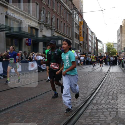 13.09.2026 - 21. swb-Marathon Bremen Strokosch-Dieckow http://msf.ph/oto/10335820 13.09.2026 13:25:05 Ziel 209, 260, 1119, 1436, 1650, 1658, 2046, 3168, 3187, 4294, 4459, 5755, 5814, 6113, 6380, 7252, 7306, 7326, 8357, 8545, 8695, 8769, 9036, 9299, 9460, 9468, 9506, 9563, 13025, 972, 1080, 1166, 1264, 1448, 2322, 2761, 3015, 3105, 4091, 4113, 4198, 4262, 4507, 4918, 4973, 5664, 6079, 6360, 6544, 6807, 6943, 7409, 7854, 8245, 8853, 9073, 9152, 9360, 9493, 10103, 13088 meine-sportfotos.de