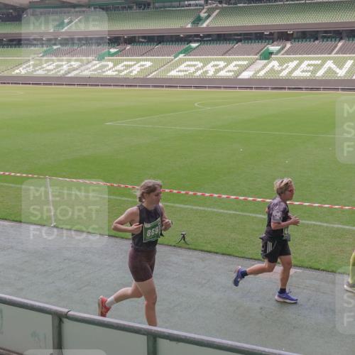 13.09.2026 - 21. swb-Marathon Bremen Michael Burmester http://msf.ph/oto/10335829 13.09.2026 13:10:56 Laufen im Stadion 164, 265, 373, 391, 448, 581, 703, 869, 984, 1180, 1738, 1855, 1867, 1894, 1936, 1952, 1967, 2202, 2232, 2268, 2281, 2284, 2299, 2330, 2333, 2339, 2342, 2353, 2432, 2443, 2525, 2530, 2531, 2553, 2573, 2589, 2594, 2654, 2659, 2669, 2682, 2714, 2717, 2784, 2785, 2804, 2819, 2822, 2836, 2907, 2920, 2932, 2976, 3026, 3027, 3032, 3063, 3082, 3086, 3089, 3122, 3159, 3174, 3207, 3208, 3291, 3328, 3333, 3352, 3370, 3398, 3409, 3410, 3470, 3549, 3769, 551 meine-sportfotos.de