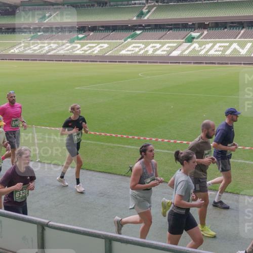 13.09.2026 - 21. swb-Marathon Bremen Michael Burmester http://msf.ph/oto/10335869 13.09.2026 13:11:00 Laufen im Stadion 164, 265, 373, 448, 581, 703, 869, 984, 1113, 1180, 1738, 1851, 1855, 1867, 1894, 1936, 1952, 1967, 2202, 2232, 2268, 2281, 2284, 2299, 2330, 2333, 2339, 2342, 2353, 2432, 2443, 2525, 2530, 2531, 2553, 2573, 2589, 2594, 2654, 2659, 2669, 2682, 2714, 2717, 2784, 2785, 2804, 2819, 2822, 2836, 2907, 2920, 2932, 2976, 3026, 3027, 3032, 3063, 3079, 3082, 3086, 3089, 3122, 3159, 3174, 3207, 3208, 3291, 3328, 3352, 3370, 3398, 3409, 3410, 3470, 3549, 3769, 551 meine-sportfotos.de