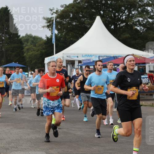 13.09.2026 - Kiel Lauf Andreas Tolksdorf http://msf.ph/oto/10335879 13.09.2026 09:53:24 Kiellinie 577, 4477, 268, 259, 366, 24, 39, 2441, 2606 meine-sportfotos.de