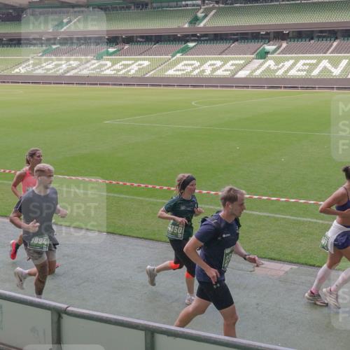 13.09.2026 - 21. swb-Marathon Bremen Michael Burmester http://msf.ph/oto/10335911 13.09.2026 13:11:04 Laufen im Stadion 164, 265, 373, 448, 581, 703, 869, 984, 1113, 1180, 1738, 1851, 1855, 1867, 1894, 1936, 1952, 1967, 2202, 2232, 2248, 2268, 2281, 2284, 2299, 2330, 2333, 2339, 2342, 2353, 2426, 2432, 2443, 2530, 2531, 2553, 2573, 2589, 2594, 2654, 2659, 2669, 2682, 2714, 2717, 2784, 2785, 2804, 2819, 2822, 2836, 2907, 2920, 2932, 2976, 3026, 3027, 3063, 3079, 3082, 3086, 3089, 3122, 3159, 3174, 3207, 3208, 3291, 3328, 3349, 3352, 3370, 3409, 3410, 3470, 3549, 3769, 551 meine-sportfotos.de