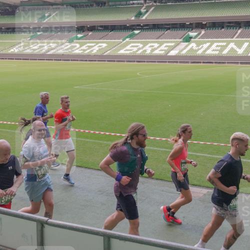 13.09.2026 - 21. swb-Marathon Bremen Michael Burmester http://msf.ph/oto/10335922 13.09.2026 13:11:05 Laufen im Stadion 164, 265, 373, 448, 581, 703, 869, 984, 1113, 1180, 1435, 1738, 1849, 1851, 1855, 1867, 1894, 1936, 1952, 1967, 2202, 2232, 2248, 2268, 2281, 2284, 2299, 2330, 2333, 2339, 2342, 2353, 2426, 2432, 2443, 2530, 2531, 2553, 2573, 2589, 2594, 2654, 2659, 2669, 2682, 2714, 2717, 2784, 2785, 2804, 2819, 2822, 2836, 2907, 2920, 2932, 2976, 3026, 3027, 3063, 3079, 3082, 3086, 3089, 3122, 3159, 3174, 3207, 3208, 3291, 3328, 3349, 3352, 3370, 3409, 3410, 3470, 3549, 551 meine-sportfotos.de