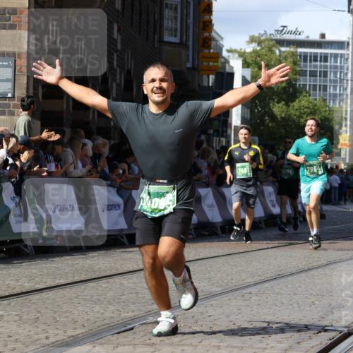 13.09.2026 - 21. swb-Marathon Bremen Strokosch-Dieckow http://msf.ph/oto/10335945 13.09.2026 13:18:13 Ziel 948, 1631, 1797, 2001, 2125, 2634, 3051, 3192, 4286, 4374, 5530, 5817, 5935, 5948, 6290, 6448, 8805, 8869, 9505, 9595, 9596, 9837, 13041, 1146, 1419, 2055, 5307, 5460, 6293, 6294, 6818, 7491, 7954, 13150 meine-sportfotos.de