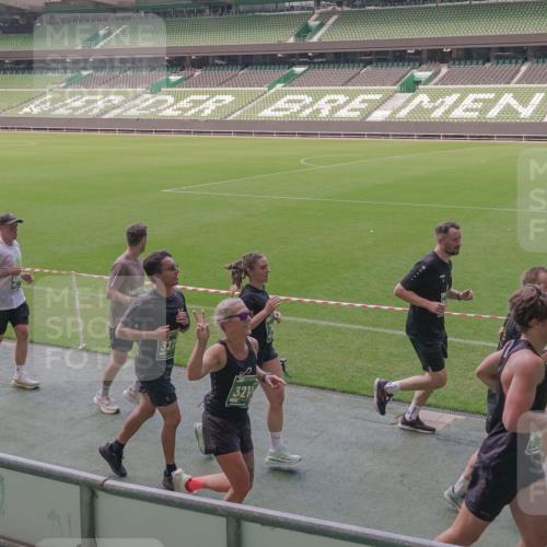 13.09.2026 - 21. swb-Marathon Bremen Michael Burmester http://msf.ph/oto/10335955 13.09.2026 13:11:09 Laufen im Stadion 164, 265, 373, 448, 581, 703, 843, 869, 984, 1113, 1180, 1435, 1738, 1849, 1851, 1855, 1867, 1894, 1936, 1952, 1967, 2202, 2232, 2248, 2268, 2281, 2284, 2299, 2330, 2333, 2339, 2342, 2353, 2375, 2426, 2432, 2443, 2530, 2531, 2553, 2573, 2589, 2654, 2659, 2669, 2682, 2714, 2717, 2784, 2785, 2804, 2819, 2822, 2836, 2907, 2920, 2932, 2976, 3026, 3027, 3063, 3079, 3082, 3086, 3089, 3122, 3159, 3174, 3207, 3208, 3291, 3328, 3349, 3352, 3370, 3409, 3410, 3470, 3549, 551 meine-sportfotos.de