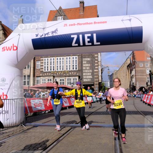 13.09.2026 - 21. swb-Marathon Bremen Tim E. http://msf.ph/oto/10336041 13.09.2026 11:07:29 Ziel 10156, 10360, 10488, 11100, 11123, 11246, 11393, 11439, 11600, 11684, 11696, 11759, 11822, 11823, 11917, 12020, 12173, 12255, 12266 meine-sportfotos.de