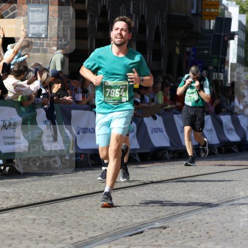 13.09.2026 - 21. swb-Marathon Bremen Strokosch-Dieckow http://msf.ph/oto/10336054 13.09.2026 13:18:16 Ziel 948, 1631, 1797, 2001, 2634, 3051, 3192, 3514, 4131, 4286, 4374, 4733, 5530, 5935, 5948, 6290, 6448, 8805, 8869, 9595, 9596, 9837, 13041, 1146, 1419, 2055, 5307, 5460, 6293, 6294, 6818, 7491, 7731, 7954, 8404, 8872, 9019, 9275, 13150 meine-sportfotos.de