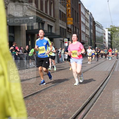 13.09.2026 - 21. swb-Marathon Bremen Strokosch-Dieckow http://msf.ph/oto/10336072 13.09.2026 11:04:50 Ziel 10370, 10411, 10465, 10576, 10697, 10718, 10741, 10800, 10802, 10850, 10975, 10995, 11102, 11105, 11157, 11218, 11281, 11326, 11584, 11616, 11722, 11900, 11939, 12002, 12011, 12064, 12079, 12080, 12099, 12235, 12335, 12522, 10160, 10198, 10283, 10315, 10481, 10711, 10729, 10855, 10856, 10877, 10940, 11006, 11114, 11133, 11272, 11364, 11366, 11395, 11518, 11592, 11705, 11757, 11761, 11991, 12005 meine-sportfotos.de