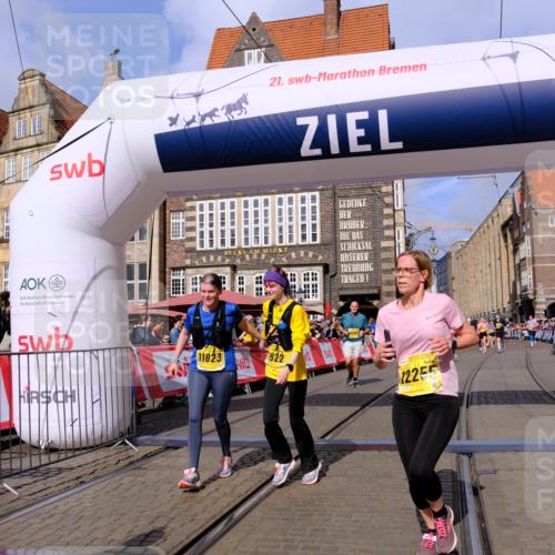 13.09.2026 - 21. swb-Marathon Bremen Tim E. http://msf.ph/oto/10336087 13.09.2026 11:07:29 Ziel 10156, 10360, 10488, 11100, 11123, 11246, 11393, 11439, 11600, 11684, 11696, 11759, 11822, 11823, 11917, 12020, 12173, 12255, 12266 meine-sportfotos.de