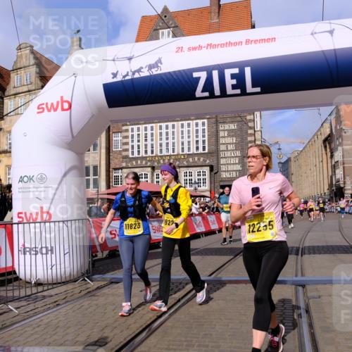 13.09.2026 - 21. swb-Marathon Bremen Tim E. http://msf.ph/oto/10336097 13.09.2026 11:07:29 Ziel 10156, 10360, 10488, 11100, 11123, 11246, 11393, 11439, 11600, 11684, 11696, 11759, 11822, 11823, 11917, 12020, 12173, 12255, 12266 meine-sportfotos.de