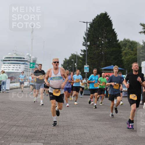 13.09.2026 - Kiel Lauf Andreas Tolksdorf http://msf.ph/oto/10336140 13.09.2026 09:53:35 Kiellinie 7790, 8072, 7709 meine-sportfotos.de