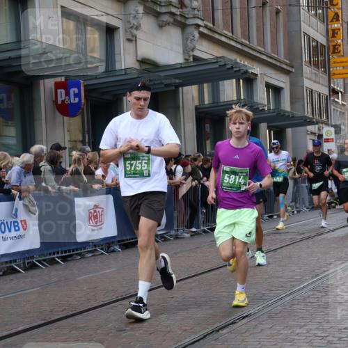 13.09.2026 - 21. swb-Marathon Bremen Strokosch-Dieckow http://msf.ph/oto/10336201 13.09.2026 13:25:14 Ziel 191, 209, 260, 1458, 1650, 1658, 1752, 2046, 3124, 3168, 3186, 3806, 4294, 4439, 4717, 4927, 5703, 5755, 5814, 6380, 7252, 8357, 8545, 8597, 8695, 8769, 8890, 9299, 9440, 9460, 9468, 9506, 9563, 13025, 972, 1080, 1119, 1166, 1264, 1436, 1448, 2322, 2761, 3105, 3187, 4091, 4113, 4459, 4507, 4918, 4973, 6079, 6113, 6360, 6544, 6943, 7306, 7326, 7409, 7854, 8245, 9036, 9073, 9152, 9360, 9493, 9563, 13088 meine-sportfotos.de