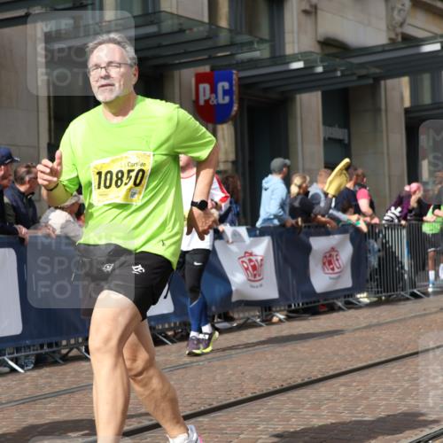 13.09.2026 - 21. swb-Marathon Bremen Strokosch-Dieckow http://msf.ph/oto/10336255 13.09.2026 11:04:55 Ziel 10370, 10411, 10465, 10576, 10697, 10717, 10718, 10800, 10802, 10850, 10975, 10995, 11102, 11105, 11157, 11218, 11281, 11326, 11334, 11584, 11616, 11722, 11900, 12002, 12011, 12064, 12079, 12080, 12099, 12335, 12522, 10198, 10283, 10315, 10481, 10729, 10741, 10855, 10856, 10877, 10940, 11006, 11114, 11133, 11272, 11364, 11366, 11395, 11518, 11592, 11705, 11757, 11939, 11991, 12005 meine-sportfotos.de