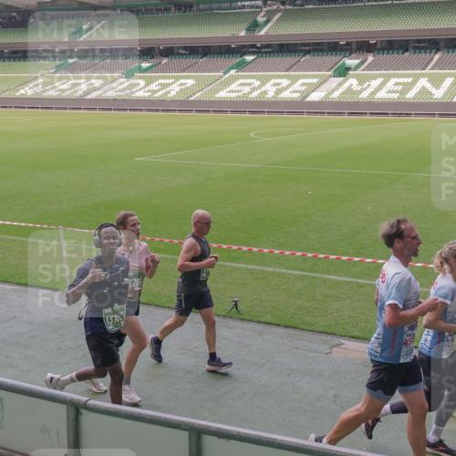 13.09.2026 - 21. swb-Marathon Bremen Michael Burmester http://msf.ph/oto/10336282 13.09.2026 13:11:47 Laufen im Stadion 118, 265, 373, 514, 581, 703, 843, 984, 1113, 1226, 1334, 1435, 1738, 1849, 1851, 1894, 1936, 1952, 1967, 2202, 2248, 2281, 2284, 2299, 2330, 2333, 2336, 2339, 2342, 2353, 2375, 2377, 2398, 2426, 2432, 2443, 2505, 2531, 2589, 2654, 2659, 2669, 2673, 2682, 2784, 2804, 2815, 2819, 2822, 2836, 2850, 2907, 2932, 2963, 2966, 2976, 3026, 3027, 3079, 3082, 3089, 3122, 3143, 3155, 3159, 3174, 3207, 3208, 3308, 3328, 3349, 3352, 3370, 3409, 3410, 3470, 3549, 551 meine-sportfotos.de