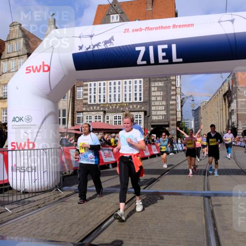 13.09.2026 - 21. swb-Marathon Bremen Tim E. http://msf.ph/oto/10336289 13.09.2026 11:07:36 Ziel 10205, 10488, 10695, 10748, 11100, 11123, 11246, 11393, 11417, 11600, 11696, 11759, 11767, 11822, 11823, 11865, 11917, 12020, 12173, 12210, 12255, 12266, 12536 meine-sportfotos.de