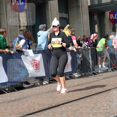 13.09.2026 - 21. swb-Marathon Bremen Strokosch-Dieckow http://msf.ph/oto/10336310 13.09.2026 11:04:56 Ziel 10370, 10411, 10465, 10576, 10697, 10717, 10718, 10800, 10802, 10850, 10975, 10995, 11102, 11105, 11157, 11218, 11281, 11326, 11334, 11584, 11616, 11722, 11900, 12002, 12011, 12064, 12079, 12080, 12099, 12251, 12335, 10198, 10283, 10315, 10465, 10481, 10729, 10741, 10850, 10855, 10856, 10877, 10940, 10975, 11006, 11114, 11133, 11272, 11364, 11366, 11395, 11518, 11592, 11705, 11757, 11939, 12005 meine-sportfotos.de