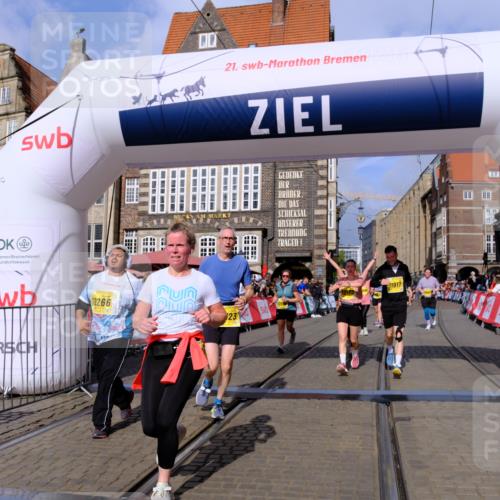 13.09.2026 - 21. swb-Marathon Bremen Tim E. http://msf.ph/oto/10336337 13.09.2026 11:07:36 Ziel 10205, 10488, 10695, 10748, 11100, 11123, 11246, 11393, 11417, 11600, 11696, 11759, 11767, 11822, 11823, 11865, 11917, 12020, 12173, 12210, 12255, 12266, 12536 meine-sportfotos.de