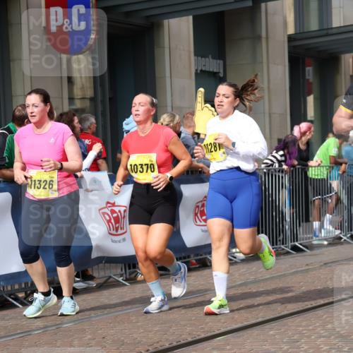 13.09.2026 - 21. swb-Marathon Bremen Strokosch-Dieckow http://msf.ph/oto/10336454 13.09.2026 11:05:00 Ziel 10186, 10370, 10411, 10432, 10576, 10697, 10717, 10718, 10800, 10802, 10995, 11102, 11105, 11146, 11157, 11218, 11281, 11314, 11326, 11334, 11387, 11394, 11521, 11571, 11572, 11584, 11616, 11722, 11900, 12011, 12055, 12079, 12080, 12099, 12251, 12335, 10198, 10283, 10315, 10465, 10481, 10729, 10741, 10850, 10855, 10856, 10940, 10975, 11006, 11133, 11272, 11366, 11395, 11518, 11592, 11705, 11757, 11939, 12002, 12005, 12064 meine-sportfotos.de
