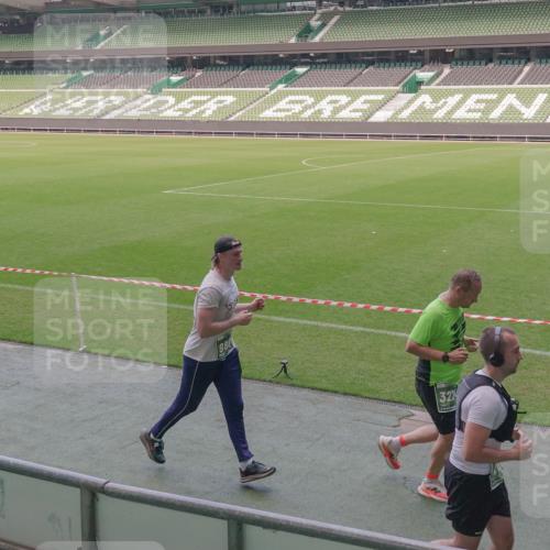 13.09.2026 - 21. swb-Marathon Bremen Michael Burmester http://msf.ph/oto/10336461 13.09.2026 13:12:10 Laufen im Stadion 118, 183, 265, 373, 514, 581, 703, 843, 933, 984, 1113, 1226, 1286, 1334, 1435, 1849, 1851, 1936, 1952, 2005, 2248, 2264, 2281, 2299, 2330, 2336, 2353, 2375, 2377, 2398, 2426, 2443, 2478, 2505, 2531, 2589, 2659, 2669, 2673, 2684, 2765, 2784, 2804, 2815, 2822, 2836, 2850, 2860, 2895, 2907, 2963, 2966, 2975, 2976, 3026, 3027, 3079, 3082, 3143, 3155, 3159, 3174, 3207, 3293, 3308, 3328, 3349, 3352, 3409, 3434, 3549, 551 meine-sportfotos.de