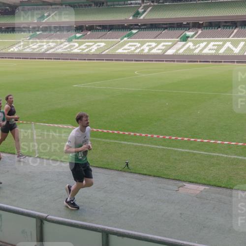 13.09.2026 - 21. swb-Marathon Bremen Michael Burmester http://msf.ph/oto/10336467 13.09.2026 13:12:11 Laufen im Stadion 118, 183, 265, 373, 514, 703, 843, 933, 984, 1113, 1226, 1286, 1334, 1435, 1849, 1851, 1936, 1952, 2005, 2248, 2264, 2281, 2299, 2330, 2336, 2353, 2375, 2377, 2398, 2426, 2443, 2478, 2505, 2531, 2589, 2659, 2669, 2673, 2684, 2765, 2784, 2804, 2815, 2822, 2836, 2850, 2860, 2895, 2907, 2963, 2966, 2975, 2976, 3026, 3027, 3079, 3082, 3143, 3155, 3159, 3174, 3207, 3293, 3308, 3328, 3349, 3352, 3409, 3434, 3549, 551 meine-sportfotos.de