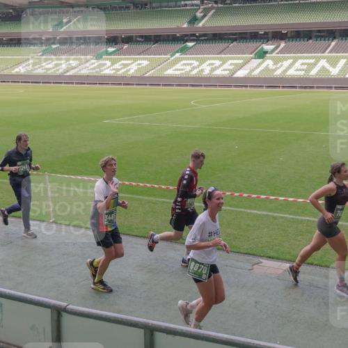 13.09.2026 - 21. swb-Marathon Bremen Michael Burmester http://msf.ph/oto/10336490 13.09.2026 13:12:13 Laufen im Stadion 118, 183, 265, 373, 514, 695, 703, 843, 933, 984, 1113, 1226, 1286, 1334, 1435, 1849, 1851, 1936, 1952, 2005, 2248, 2264, 2281, 2299, 2330, 2336, 2353, 2375, 2377, 2398, 2426, 2443, 2461, 2478, 2505, 2531, 2589, 2659, 2669, 2673, 2684, 2765, 2784, 2792, 2804, 2815, 2822, 2836, 2850, 2860, 2895, 2907, 2963, 2966, 2975, 2976, 3026, 3027, 3079, 3082, 3143, 3155, 3159, 3207, 3293, 3308, 3328, 3349, 3352, 3409, 3434, 3549, 551 meine-sportfotos.de