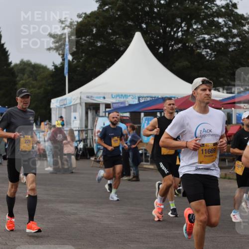 13.09.2026 - Kiel Lauf Andreas Tolksdorf http://msf.ph/oto/10336502 13.09.2026 09:53:50 Kiellinie 229, 38, 11669, 3327, 477 meine-sportfotos.de