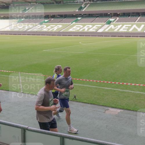 13.09.2026 - 21. swb-Marathon Bremen Michael Burmester http://msf.ph/oto/10336521 13.09.2026 13:12:17 Laufen im Stadion 118, 183, 265, 514, 695, 702, 703, 843, 933, 984, 1113, 1226, 1286, 1334, 1435, 1849, 1851, 1936, 1952, 2005, 2248, 2264, 2281, 2299, 2330, 2336, 2353, 2375, 2377, 2398, 2426, 2443, 2461, 2478, 2505, 2531, 2589, 2659, 2669, 2673, 2684, 2765, 2792, 2804, 2815, 2822, 2836, 2850, 2860, 2895, 2907, 2963, 2966, 2975, 2976, 3027, 3079, 3082, 3143, 3155, 3159, 3293, 3308, 3328, 3349, 3352, 3409, 3434, 3549, 551 meine-sportfotos.de