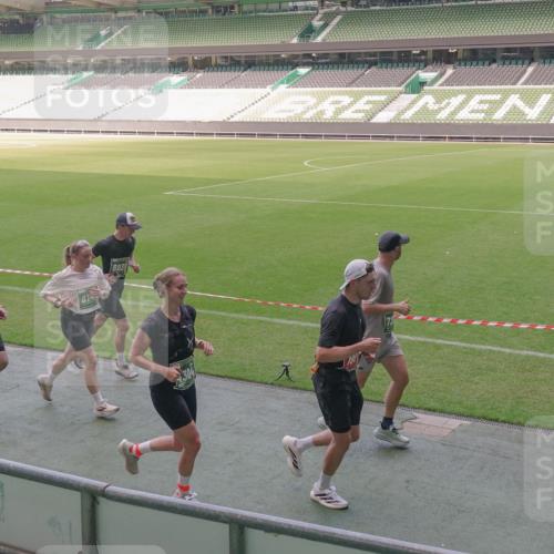 13.09.2026 - 21. swb-Marathon Bremen Michael Burmester http://msf.ph/oto/10336566 13.09.2026 13:12:21 Laufen im Stadion 118, 183, 265, 349, 514, 695, 702, 703, 843, 933, 984, 1113, 1226, 1286, 1334, 1435, 1641, 1849, 1851, 1936, 1952, 2005, 2248, 2264, 2281, 2299, 2330, 2336, 2353, 2375, 2377, 2398, 2426, 2443, 2461, 2478, 2505, 2531, 2589, 2659, 2669, 2673, 2684, 2765, 2792, 2804, 2815, 2822, 2836, 2850, 2860, 2884, 2895, 2907, 2963, 2966, 2975, 2976, 3027, 3079, 3082, 3143, 3155, 3159, 3253, 3293, 3308, 3328, 3349, 3352, 3409, 3434, 3549, 551 meine-sportfotos.de