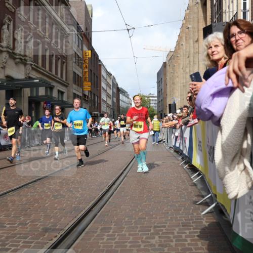 13.09.2026 - 21. swb-Marathon Bremen Strokosch-Dieckow http://msf.ph/oto/10336624 13.09.2026 11:05:05 Ziel 10186, 10411, 10432, 10576, 10697, 10717, 10800, 10802, 10995, 11102, 11146, 11157, 11218, 11314, 11326, 11334, 11387, 11394, 11521, 11571, 11572, 11584, 11616, 11722, 11724, 11892, 12011, 12055, 12079, 12080, 12251, 12273, 12330, 12362, 10198, 10283, 10315, 10370, 10465, 10718, 10729, 10741, 10800, 10850, 10855, 10856, 10940, 10975, 11006, 11105, 11133, 11272, 11281, 11395, 11518, 11584, 11722, 11757, 11900, 11939, 12002, 12005, 12064 meine-sportfotos.de