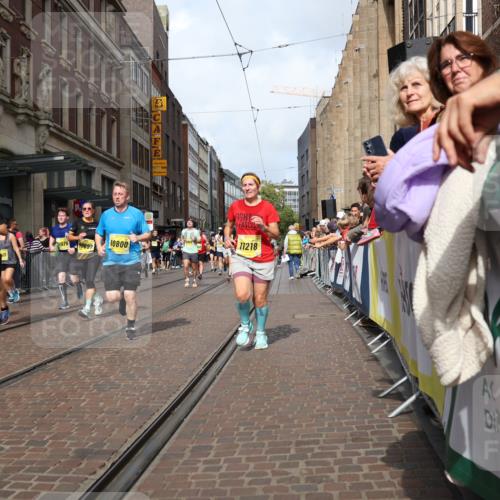 13.09.2026 - 21. swb-Marathon Bremen Strokosch-Dieckow http://msf.ph/oto/10336641 13.09.2026 11:05:05 Ziel 10186, 10411, 10432, 10576, 10697, 10717, 10800, 10802, 10995, 11102, 11146, 11157, 11218, 11314, 11326, 11334, 11387, 11394, 11521, 11571, 11572, 11584, 11616, 11722, 11724, 11892, 12011, 12055, 12079, 12080, 12251, 12273, 12330, 12362, 10198, 10283, 10315, 10370, 10465, 10718, 10729, 10741, 10800, 10850, 10855, 10856, 10940, 10975, 11006, 11105, 11133, 11272, 11281, 11395, 11518, 11584, 11722, 11757, 11900, 11939, 12002, 12005, 12064 meine-sportfotos.de