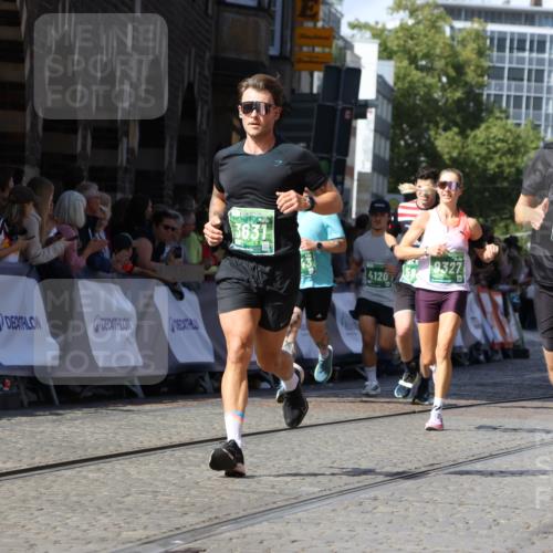 13.09.2026 - 21. swb-Marathon Bremen Strokosch-Dieckow http://msf.ph/oto/10336652 13.09.2026 13:18:36 Ziel 1146, 1419, 1872, 2260, 2671, 3241, 3458, 3514, 3634, 4131, 5292, 5307, 5460, 5695, 6152, 7491, 7954, 8094, 8943, 8944, 9134, 9609, 10065, 13150, 2324, 2948, 3631, 4120, 4642, 5277, 5867, 6787, 7104, 7163, 7602, 8743, 9327, 9833 meine-sportfotos.de