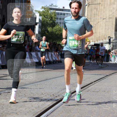 13.09.2026 - 21. swb-Marathon Bremen Strokosch-Dieckow http://msf.ph/oto/10336747 13.09.2026 13:18:39 Ziel 1146, 1419, 1872, 2055, 3458, 3634, 5292, 5307, 5460, 6152, 6293, 6294, 6818, 7491, 7954, 9134, 9609, 10065, 13150, 307, 4120, 4916, 5277, 5867, 6787, 7104, 7163, 7602, 8743, 9327 meine-sportfotos.de