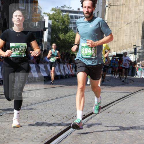 13.09.2026 - 21. swb-Marathon Bremen Strokosch-Dieckow http://msf.ph/oto/10336761 13.09.2026 13:18:39 Ziel 1146, 1419, 1872, 2055, 3458, 3634, 5292, 5307, 5460, 6152, 6293, 6294, 6818, 7491, 7954, 9134, 9609, 10065, 13150, 307, 4120, 4916, 5277, 5867, 6787, 7104, 7163, 7602, 8743, 9327 meine-sportfotos.de