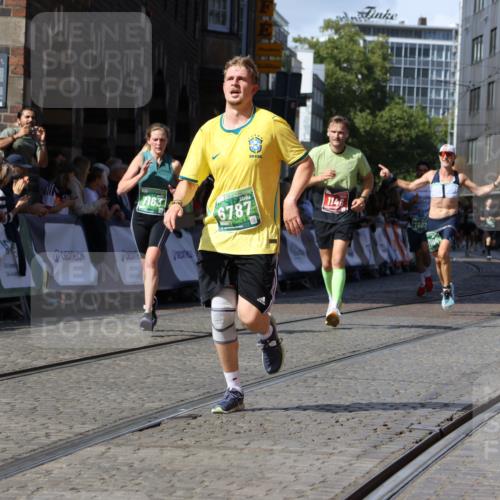 13.09.2026 - 21. swb-Marathon Bremen Strokosch-Dieckow http://msf.ph/oto/10336785 13.09.2026 13:18:42 Ziel 1146, 1419, 2055, 3458, 5307, 5460, 6293, 6294, 6818, 7491, 7731, 7954, 8404, 8872, 9019, 9134, 9275, 10065, 13150, 307, 4916, 5277, 7104, 7163, 7602, 7791 meine-sportfotos.de