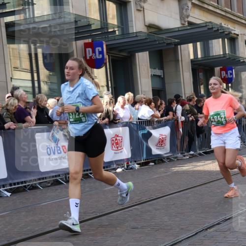 13.09.2026 - 21. swb-Marathon Bremen Strokosch-Dieckow http://msf.ph/oto/10336847 13.09.2026 13:25:32 Ziel 150, 191, 1163, 1458, 1647, 1752, 2033, 2062, 2421, 2708, 2781, 2987, 3124, 3186, 3248, 3516, 3722, 3806, 4067, 4161, 4411, 4439, 4476, 4717, 4842, 4927, 5013, 5139, 5558, 5622, 5701, 5703, 6135, 6605, 7638, 7780, 8271, 8361, 8592, 8597, 8890, 9266, 9440, 9794, 209, 260, 1119, 1650, 1658, 2046, 3168, 3186, 3187, 3806, 4294, 4459, 4717, 5703, 5755, 5814, 6113, 6380, 7252, 7306, 7326, 8357, 8545, 8695, 8769, 8890, 9036, 9299, 9460, 9468, 9506, 9563, 13025 meine-sportfotos.de