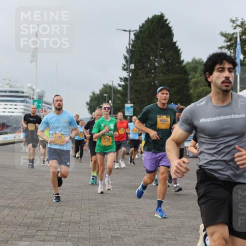 13.09.2026 - Kiel Lauf Andreas Tolksdorf http://msf.ph/oto/10336855 13.09.2026 09:54:03 Kiellinie 4, 5197, 7158, 6988, 12566 meine-sportfotos.de