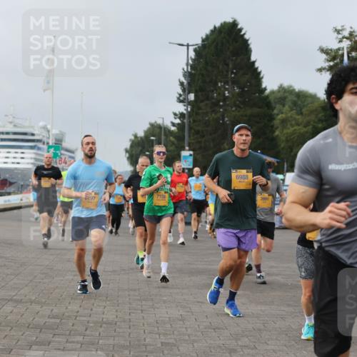 13.09.2026 - Kiel Lauf Andreas Tolksdorf http://msf.ph/oto/10336860 13.09.2026 09:54:03 Kiellinie 34, 97, 7158, 39, 6988, 3991, 12566 meine-sportfotos.de